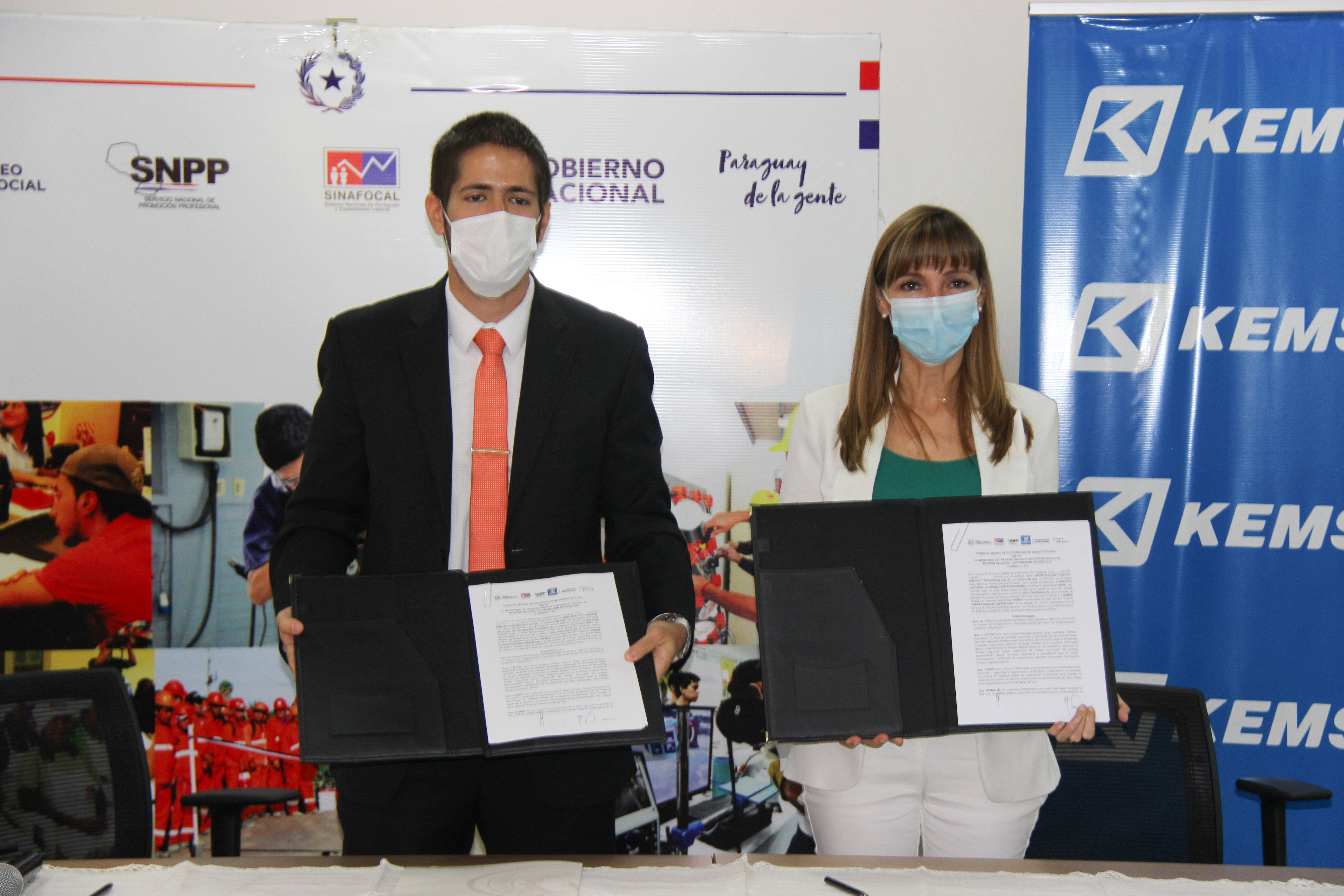 KEMSA firma convenio con el MTESS y SNPP