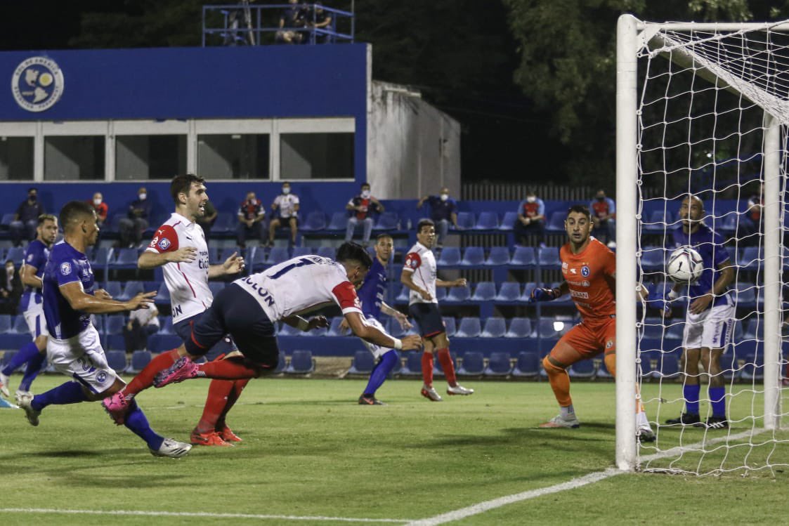 CERRO Y LIBERTAD CON BUEN INICIO